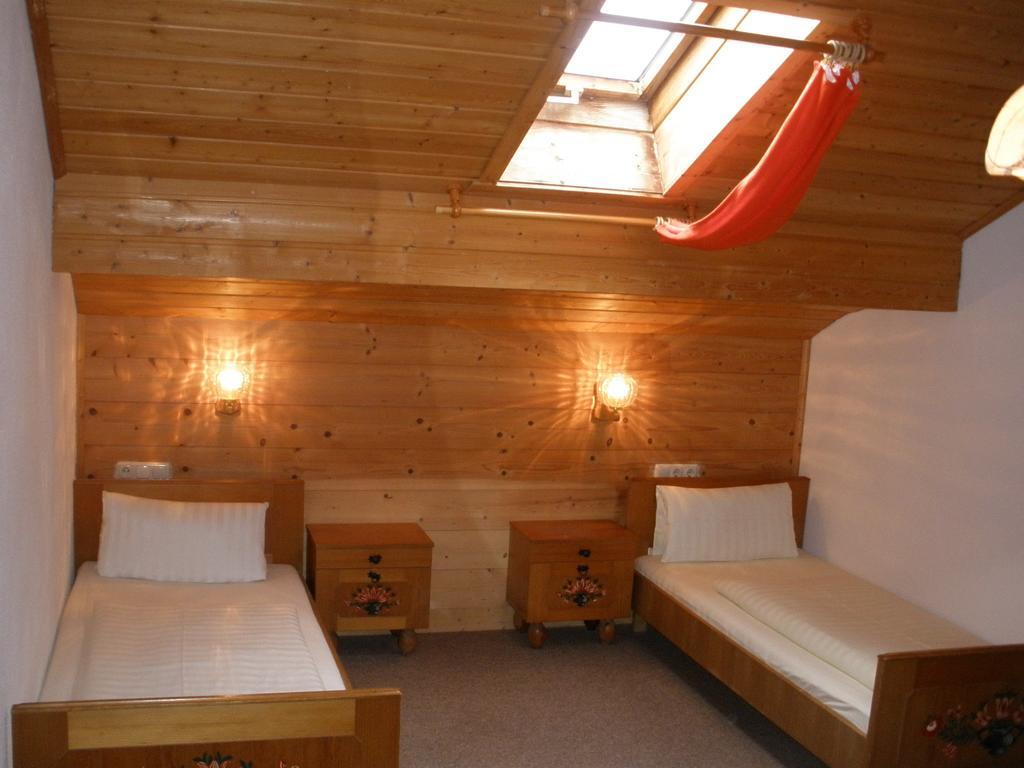 Alpengasthof Zur Loisach Hotel Grossweil Quarto foto