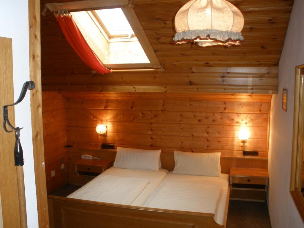 Alpengasthof Zur Loisach Hotel Grossweil Quarto foto