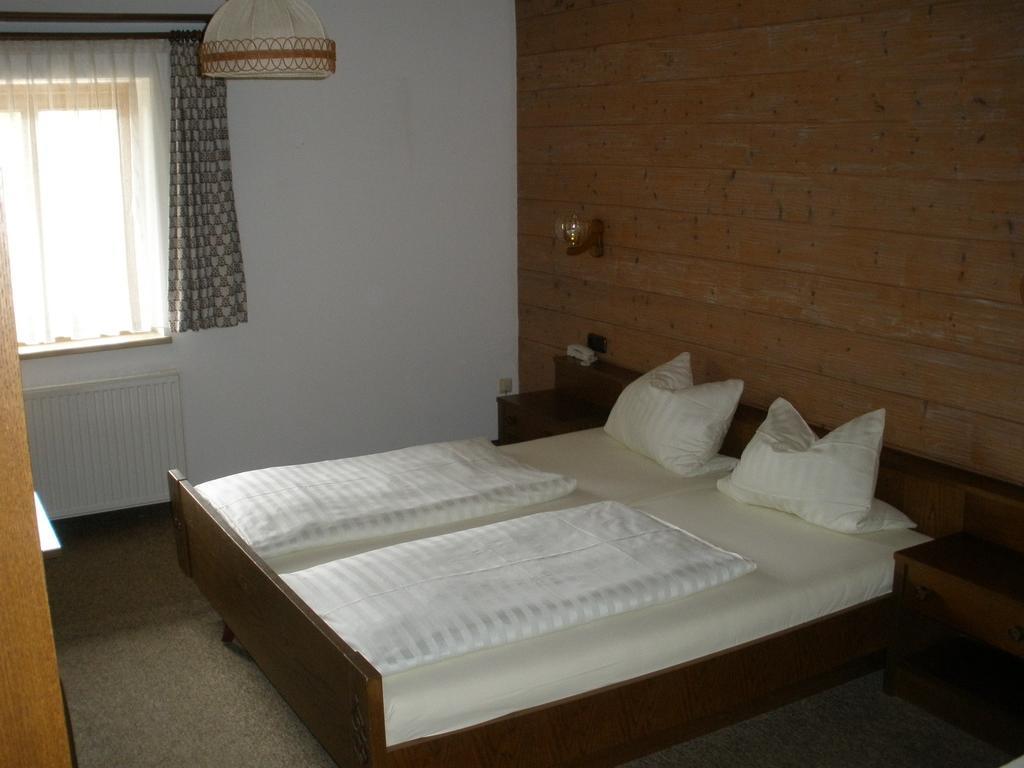 Alpengasthof Zur Loisach Hotel Grossweil Quarto foto