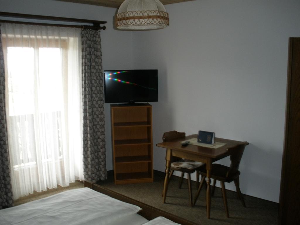 Alpengasthof Zur Loisach Hotel Grossweil Quarto foto