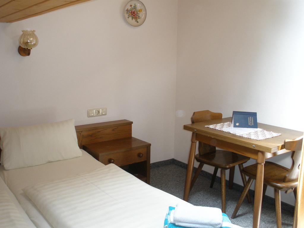 Alpengasthof Zur Loisach Hotel Grossweil Quarto foto