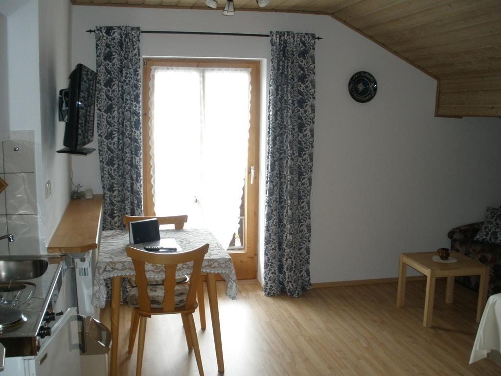 Alpengasthof Zur Loisach Hotel Grossweil Quarto foto