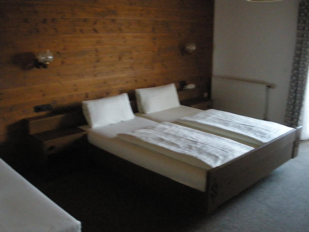 Alpengasthof Zur Loisach Hotel Grossweil Quarto foto