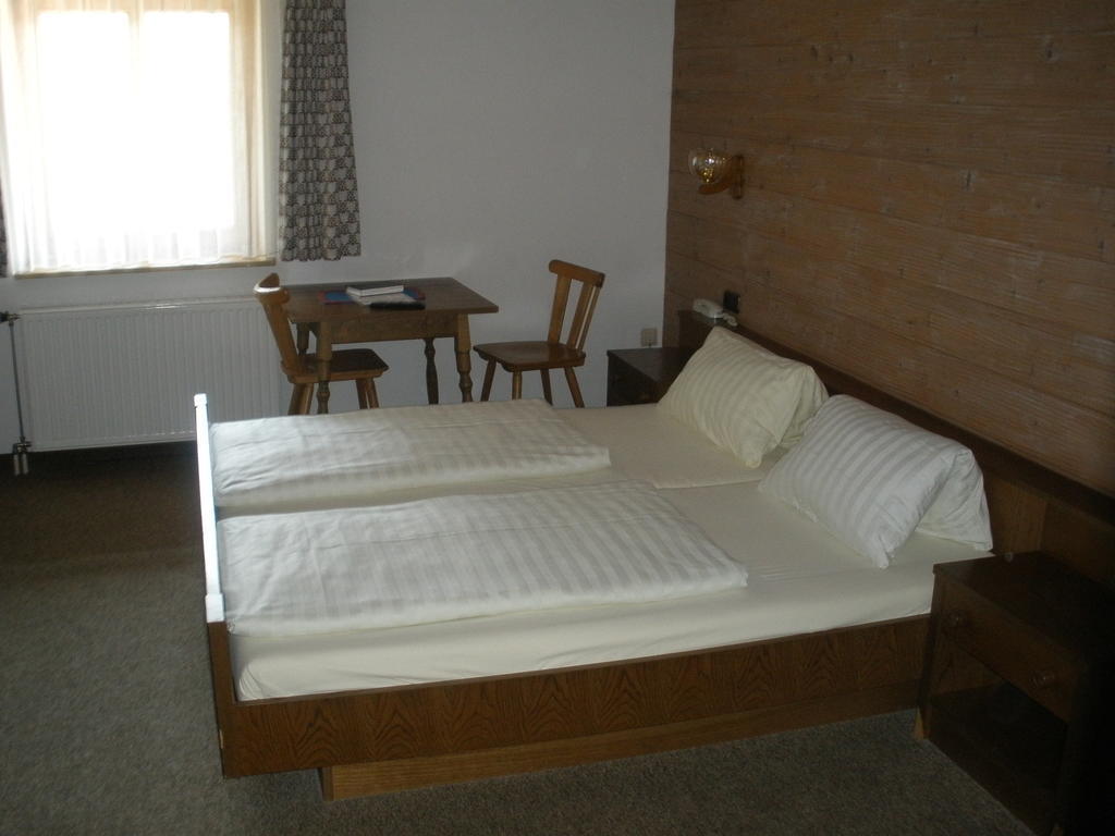 Alpengasthof Zur Loisach Hotel Grossweil Quarto foto
